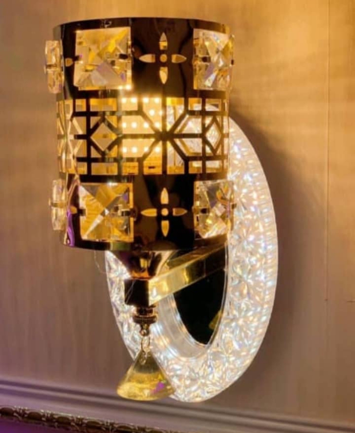 Luxury Crystal LED Wall Sconce (Gold Finish)