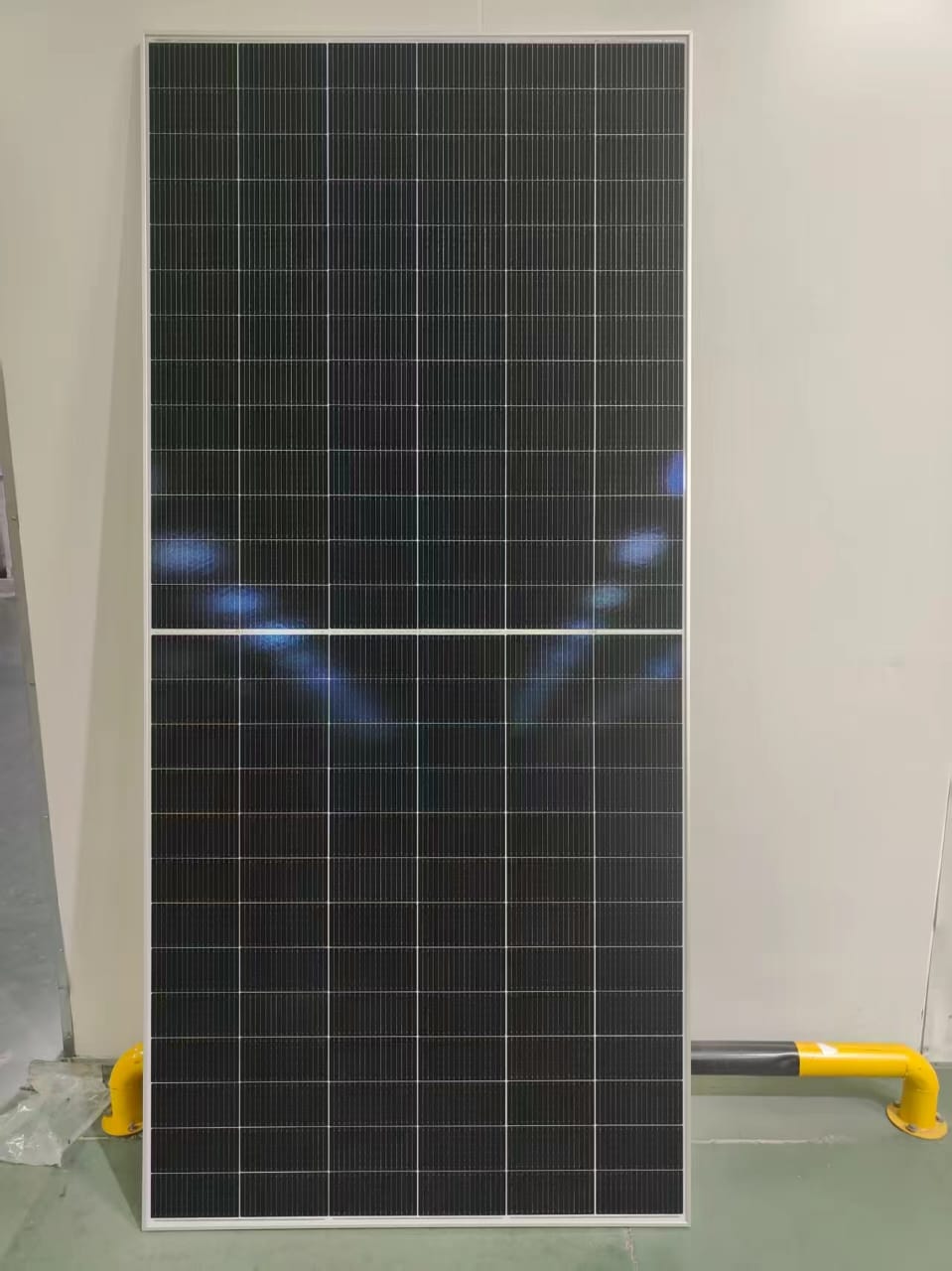 RONMA 590W SOLAR PANEL 